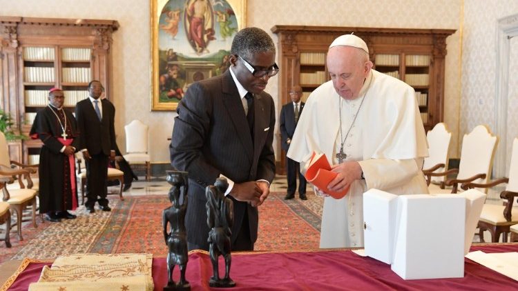 Equatorial Guinea உதவி அரசுத்தலைவர் Mangue, மற்றும், திருத்தந்தை பிரான்சிஸ்