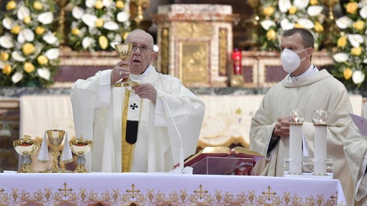 Papa Francisc, la Sfânta Liturghie în bsierica-sanctuar ”Santo Spirito in Sassia” din Roma.
