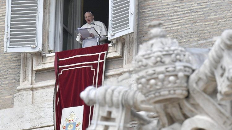 Папа Франциск. Молитва "Царица Небесная" (18 апреля 2021 г.)