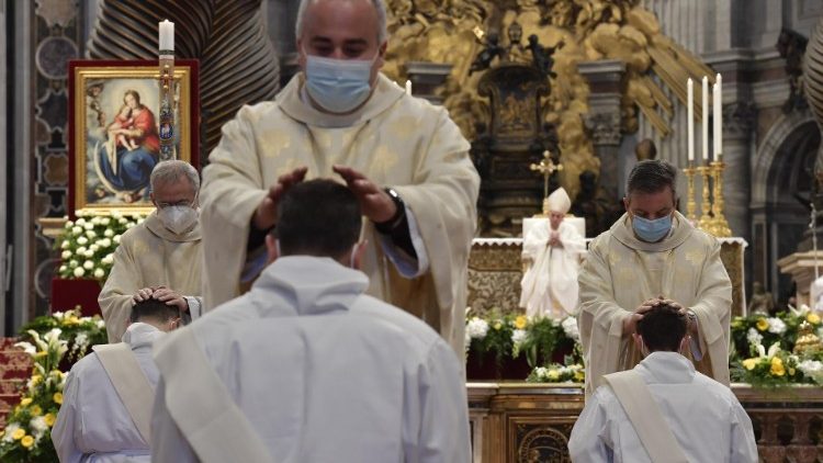 Ordenacin sacerdotal en la Baslica de San Pedro. 