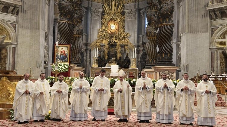 教宗與新祝聖的司鐸