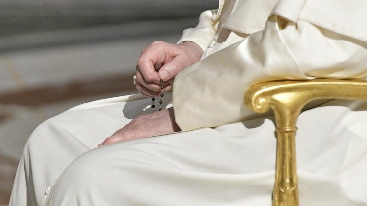 O Papa Francisco em oração