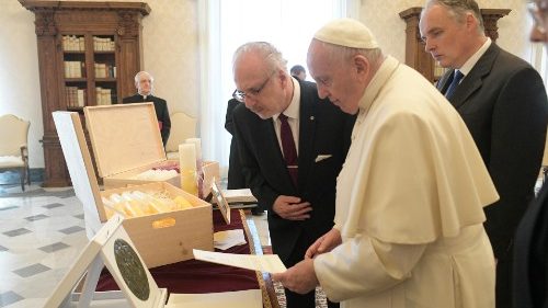 Mgr Gallagher évoque le 100e anniversaire  des relations Saint-Siège/Lettonie