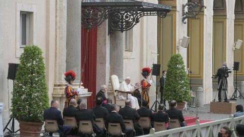 Papst bei Generalaudienz: Das Gebet wirkt Wunder