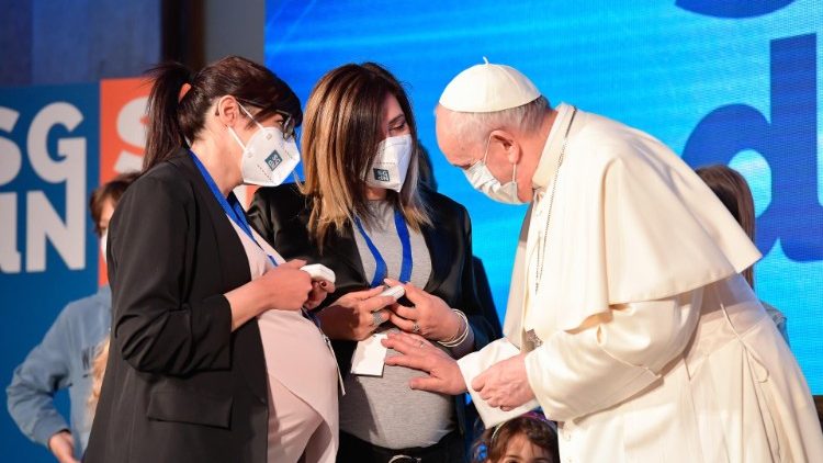 教宗出席有关出生率的会议
