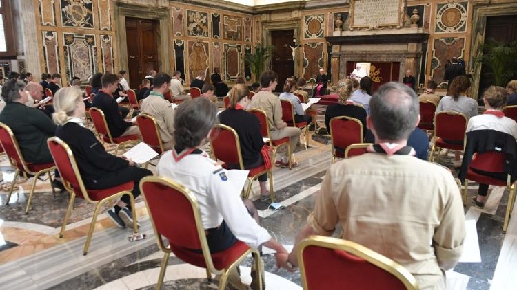 Il Papa nell'udienza agli Scouts Unitaires de France