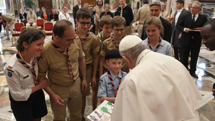 教宗接见法国童军