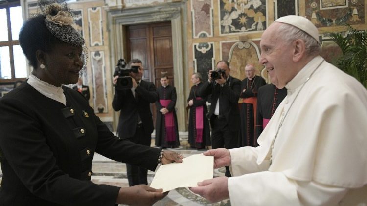 2021.05.21 Папа приймає Послів з нагоди вручення вірних грамот