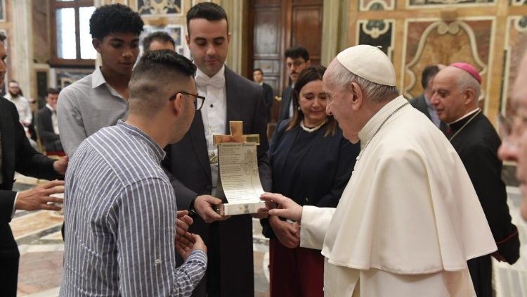 Pope Francisko akutana na  wanafunzi wa Codogno,Italia
