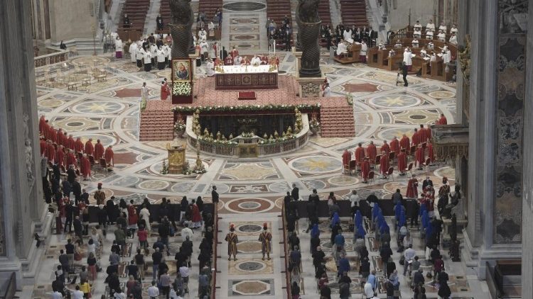 Dnešní mše svatá na Slavnost Letnic v bazilice sv. Petra ve Vatikánu