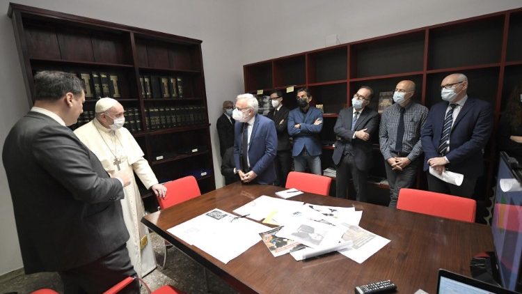  Papež Frančišek z zaposlenimi pri L'Osservatore Romano