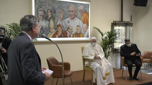 Папа Франциск посетил Радио Ватикана