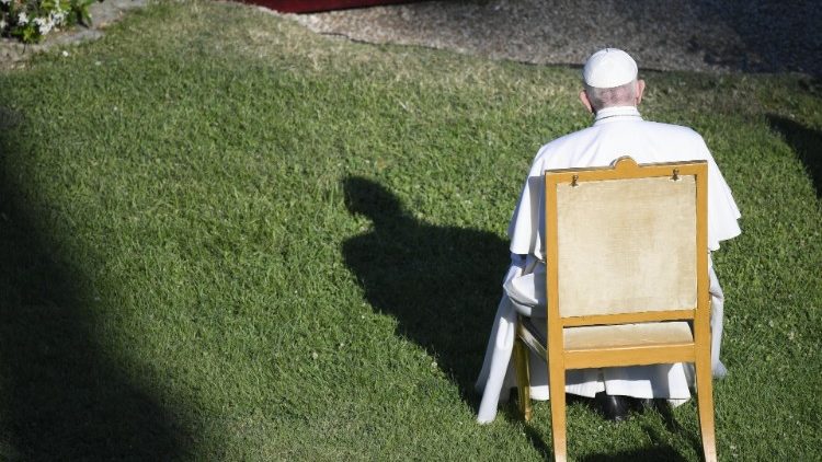 “Estejamos atentos a não pôr a esperança no dinheiro, no orgulho, no poder e na vaidade", adverte o Papa