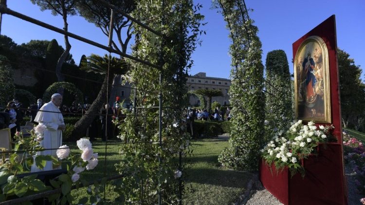 Molitveni maraton se je sklenil v vatikanskih vrtovih