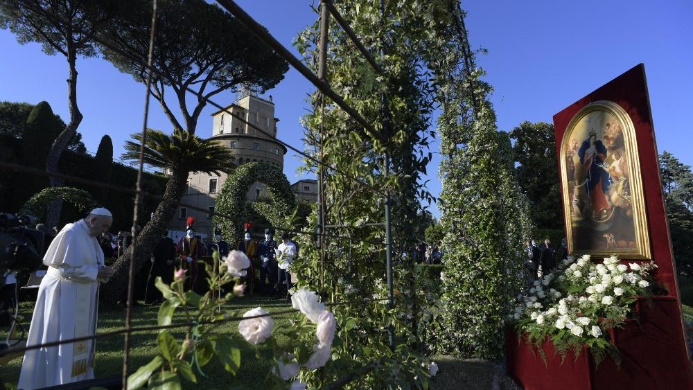 Ukončenie májovej ružencovej reťaze vo Vatikánskych záhradách, 31. mája 2021