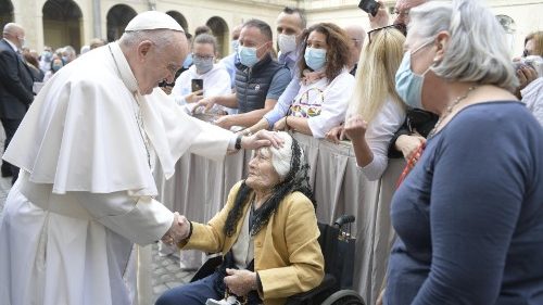 El Papa en la catequesis: debemos ser conscientes de que Jesús reza por nosotros