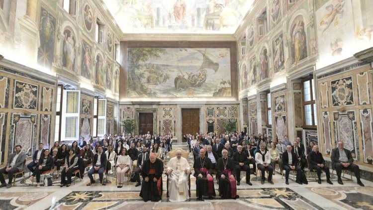 Папа Франциск на встрече в Ватикане