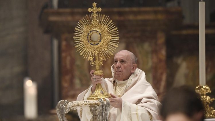 Папа Франциск на Святой Мессе праздника Corpus Domini в Ватикане (6 июня 2021 г.)