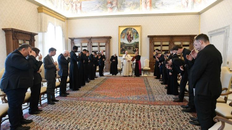 Sveti oče se je srečal s skupnostjo duhovnikov francoskega zavoda sv. Ludvika v Rimu.