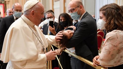Le Pape exhorte les diacres de Rome à montrer l’exemple comme époux et pères