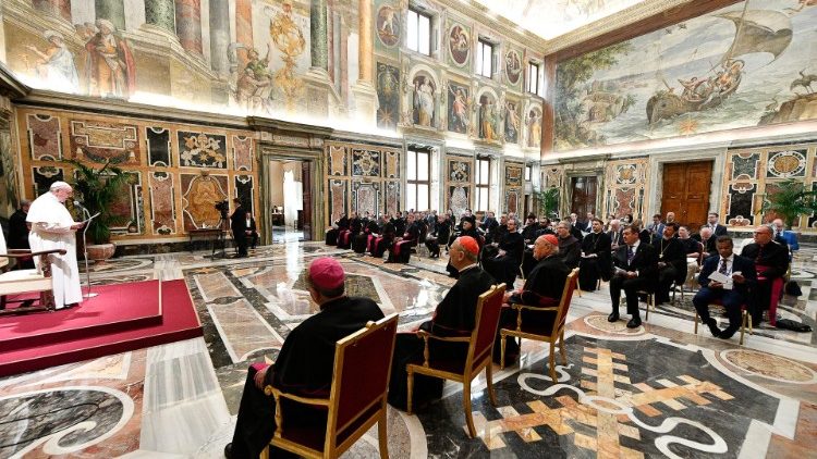 教皇フランシスコ、教皇庁東方教会支援事業会議の総会参加者と 　2021年6月24日