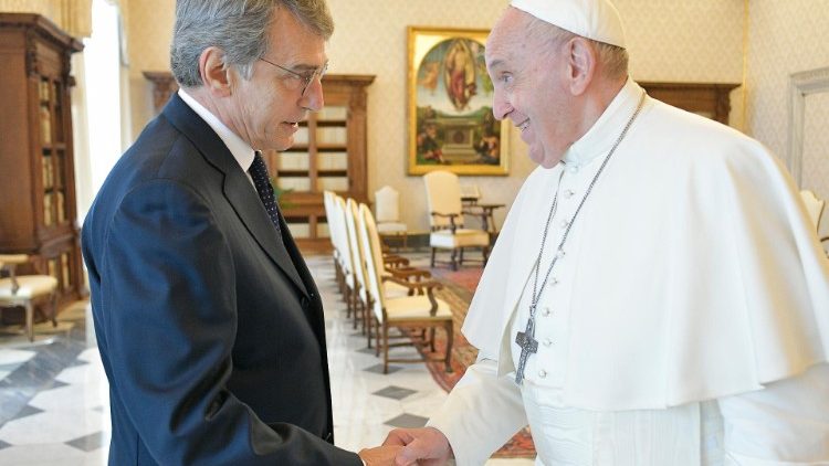EU-Parlamentspräsident David Sassoli (links) und Papst Franziskus