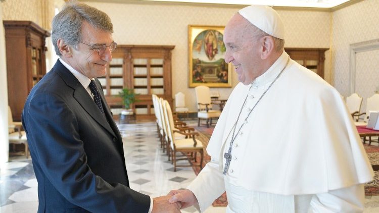 Papa Francesco e David Sassoli in un incontro del 26  giugno del 2021