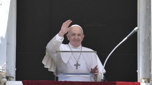 Ángelus del Papa:  "Jesús se deja tocar por nuestro dolor y con amor sana la vida"