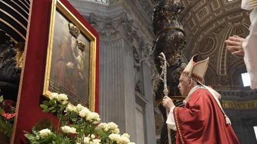 Svätý Otec František sa modlil pred ikonou Bohorodičky z Klokočova 