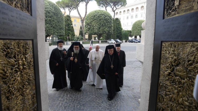 O Pontífice e os Patriarcas na Porta da Oração. 