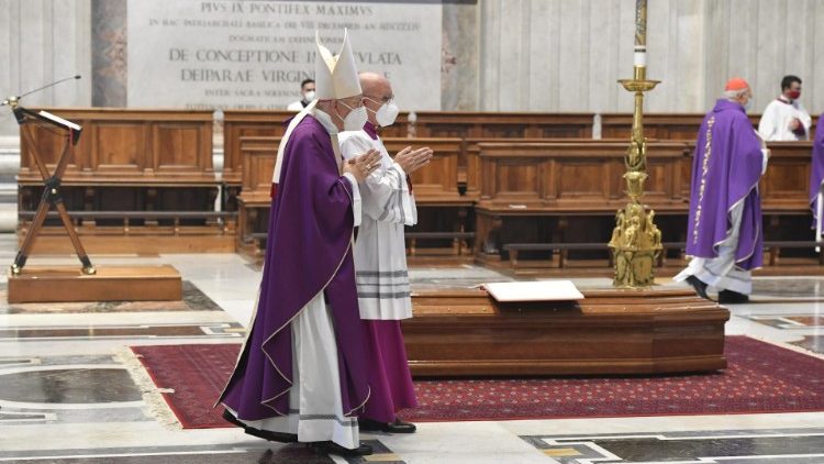Un momento dei funerali del cardinale Martínez Somalo in San Pietro