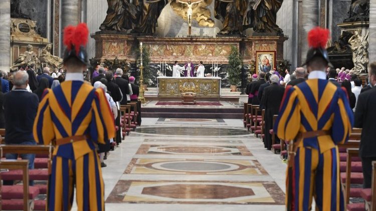 Un momento dei funerali del cardinale Martínez Somalo in San Pietro