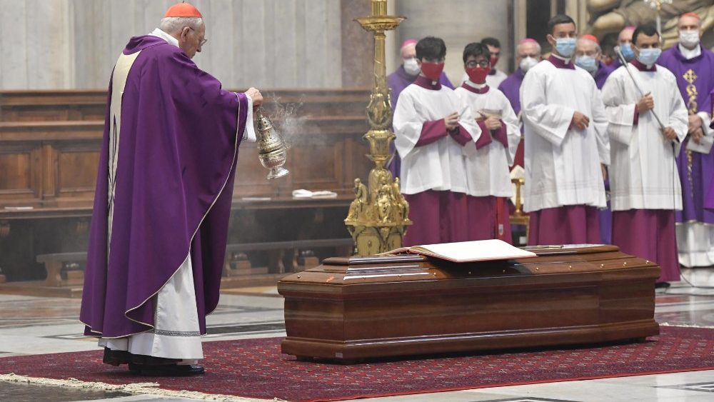 Exquias do Cardeal Eduardo Martinez Somalo, no Altar da Ctedra da Baslica de S?o Pedro