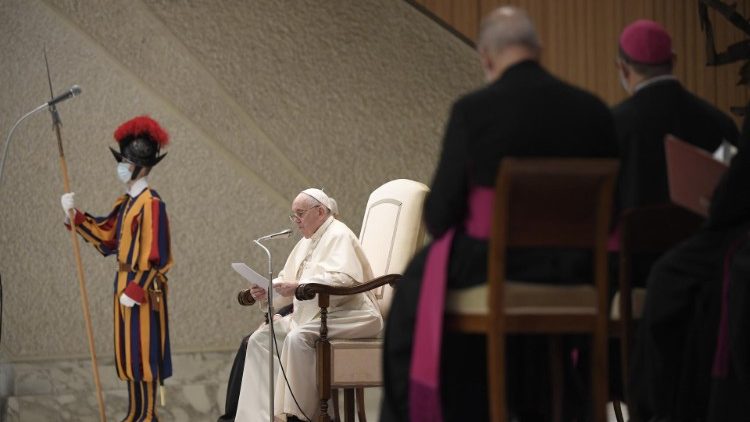 El Papa pronuncia su catequesis