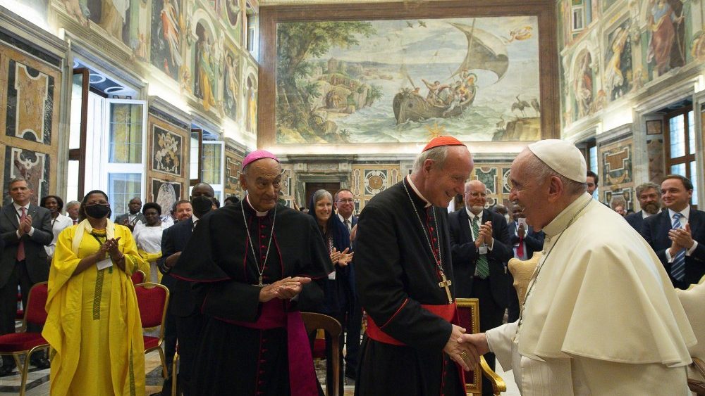 El encuentro tuvo lugar en la Sala Clementina del Vaticano.