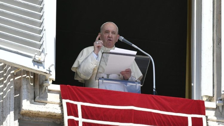 Papst Franziskus beim Angelus