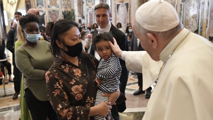 Påven tar emot stiftelsen Arché i Vatikanen