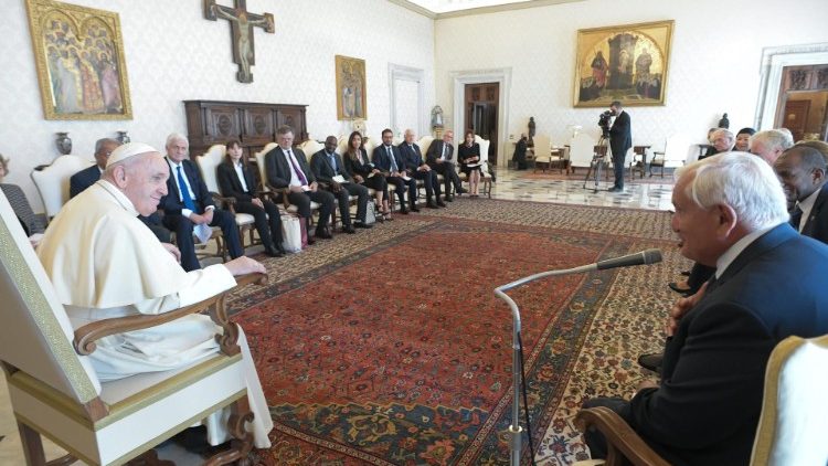Папа Франциск на встрече с делегатами фонда «Лидеры за мир» (Ватикан, 4 сентября 2021 г.)
