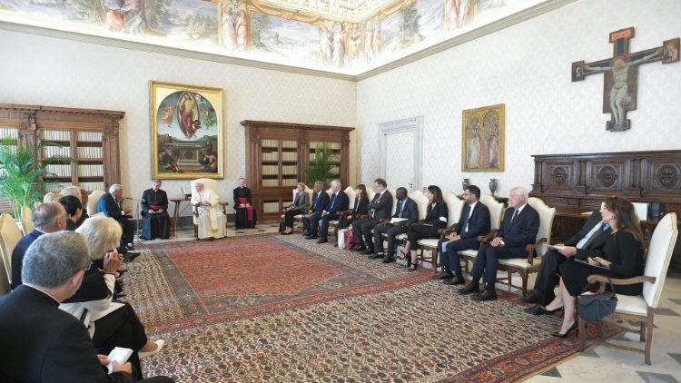 Папа Франциск на встрече с делегатами фонда «Лидеры за мир» (Ватикан, 4 сентября 2021 г.)