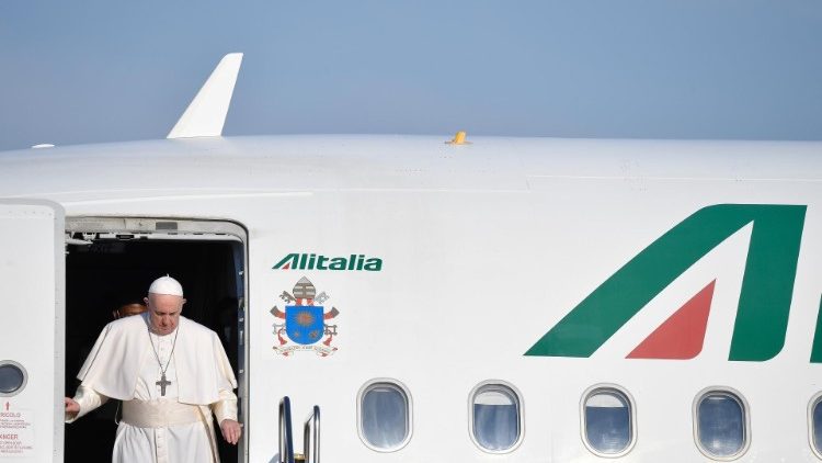 Papež na letalu