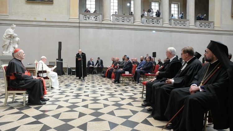 Папа Франциск на встрече с  делегатами Всемирного совета Церквей и некоторых иудейских общин Венгрии (Будапешт, 12 сентября 2021 г.)