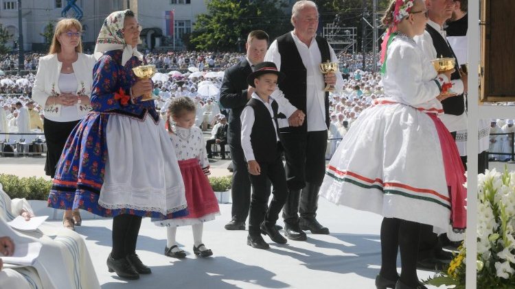 Ungarn bei der Messe mit dem Papst