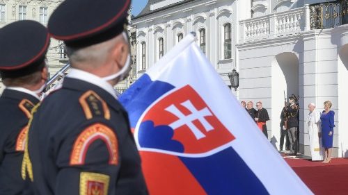 O futuro da Eslováquia está nas mãos dos jovens, afirma Papa às autoridades