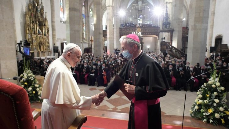 البابا يلتقي الأساقفة والكهنة والرهبان والراهبات والإكليريكيين وأساتذة التّعليم المسيحي في براتيسلافا