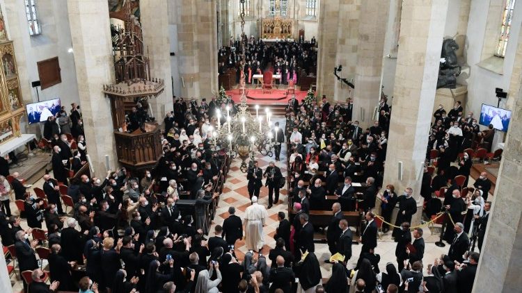 O encontro do Papa com a Vida Consagrada eslovaca na Catedral de São Martinho