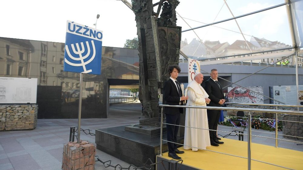 Setkání se zástupci slovenských židovských obcí, Rybné náměstí v Bratislavě