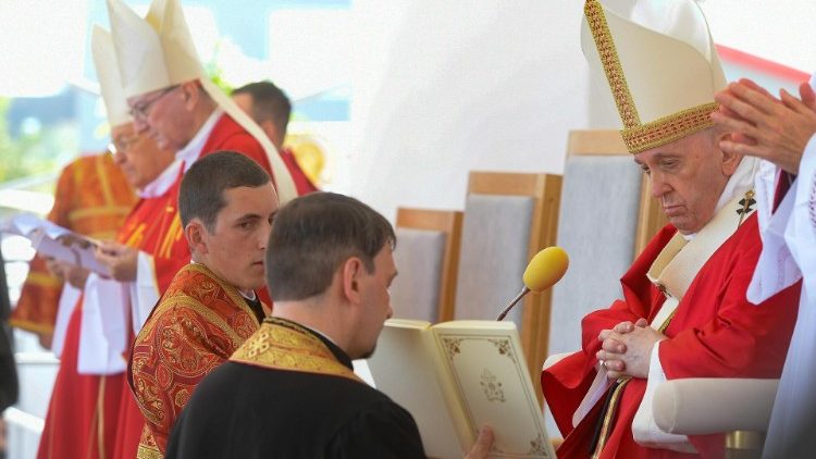 Papst Franziskus bei der Göttlichen Liturgie in Presov