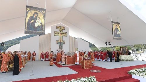 Slovacchia, il Papa: chi ha la croce nel cuore non vede nessuno come nemico