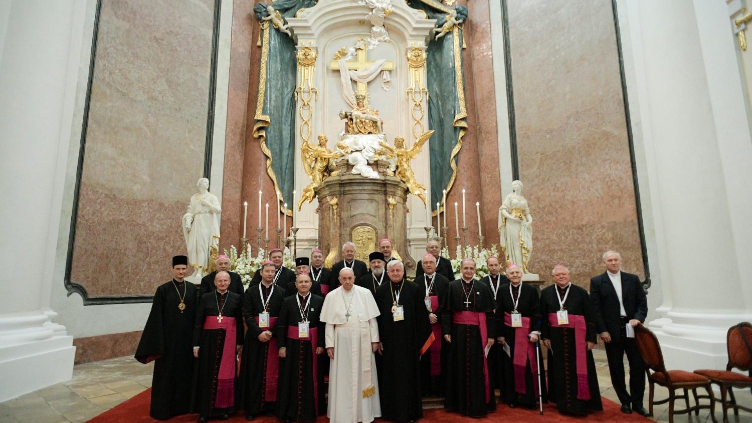 Lutja e papёs me ipeshkvijtë nё shenjtëroren e zojёs sё shtatë dhimbjeve nё šaštín - vatican news