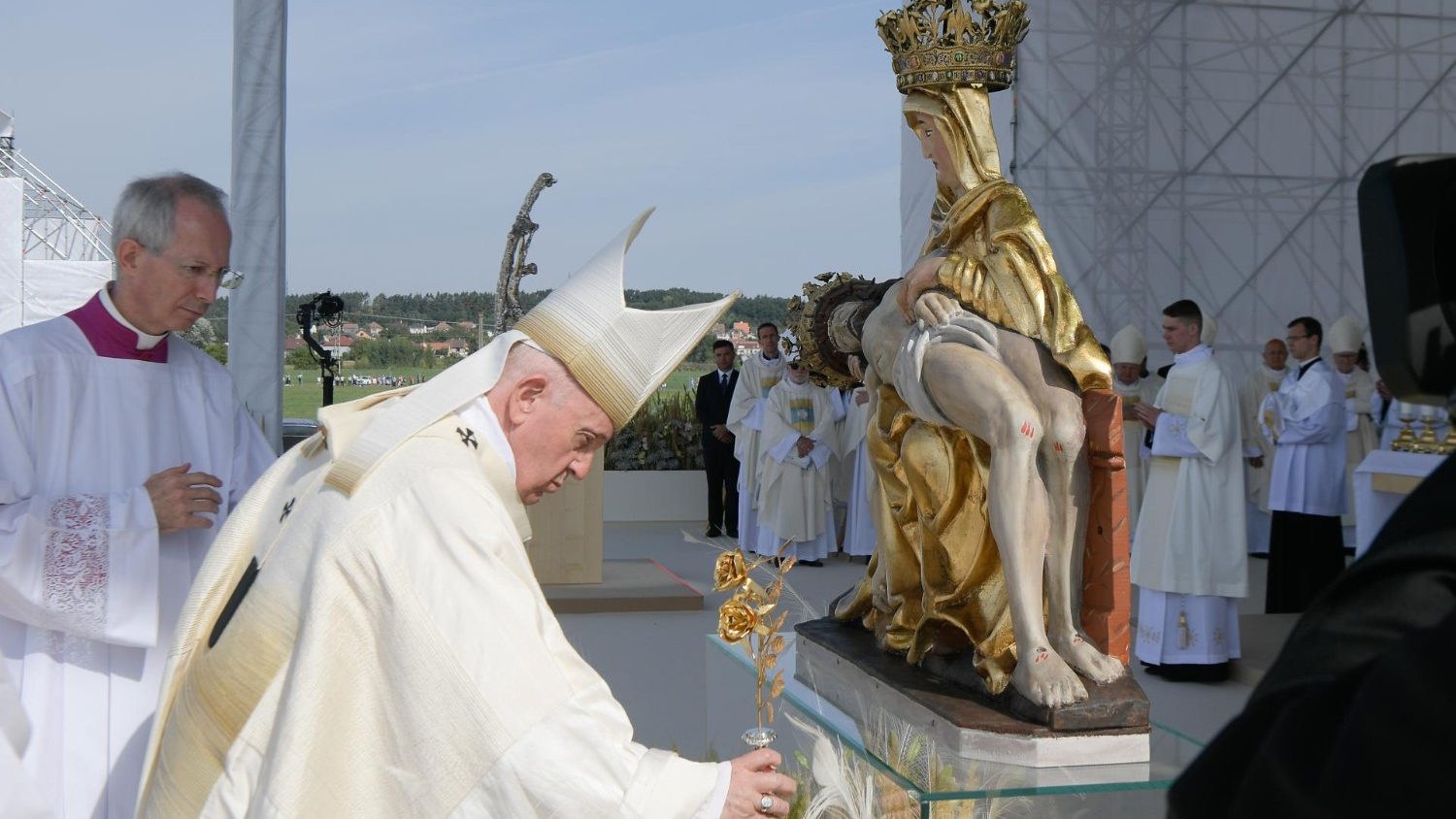 pope francis visit budapest
